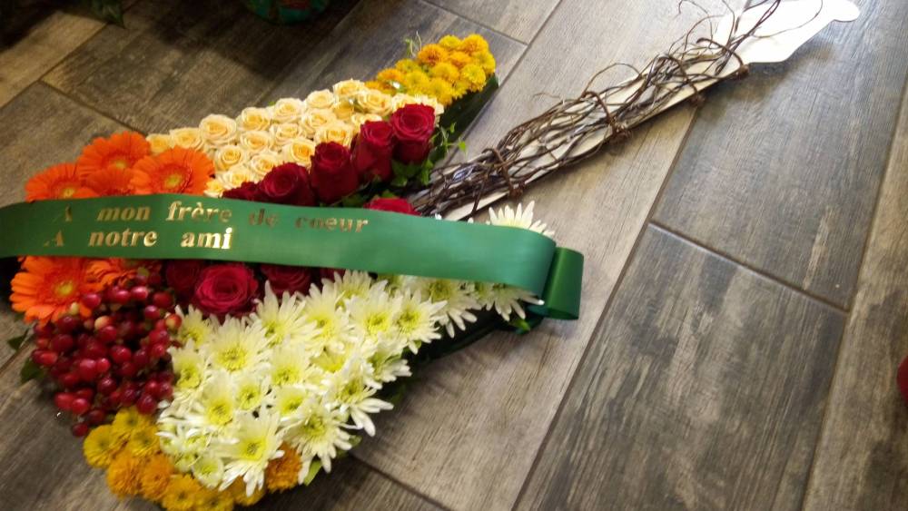 guitare florale deuil